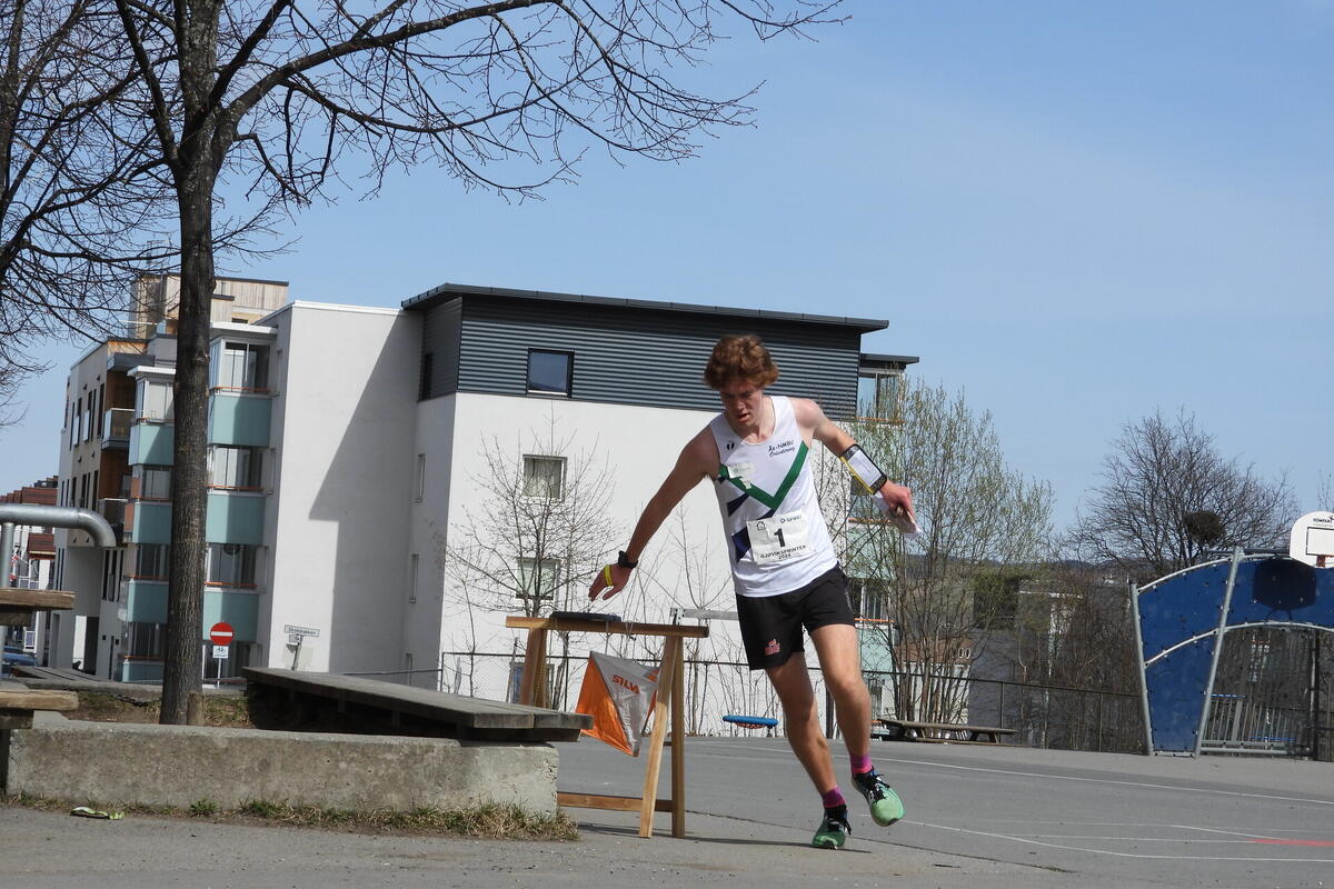 Sander Tonjer Fingarsen nr 2 på jaktstarten med «Runners Choice» i H17.