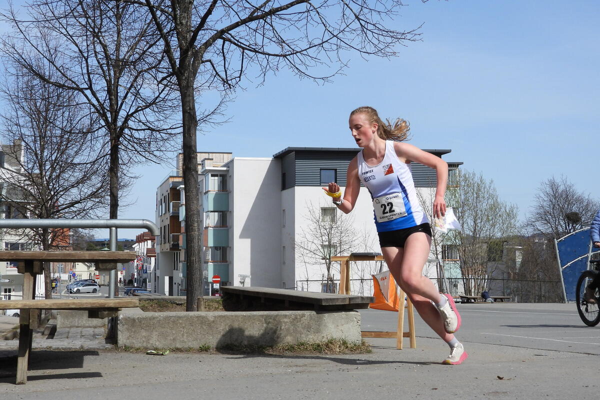 Ingeborg Roll Mosland vant jaktstarten med «Runners Choice» i D17.