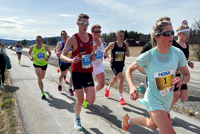 Therese Johaug var det store trekkplasteret i fjor. Arrangørene melder om at en utøver både OL- og VM-gull er klar for Grue Halvmaraton i 2025 - og tippekonkurransen er i gang… ( (Foto: Cato Thunes)