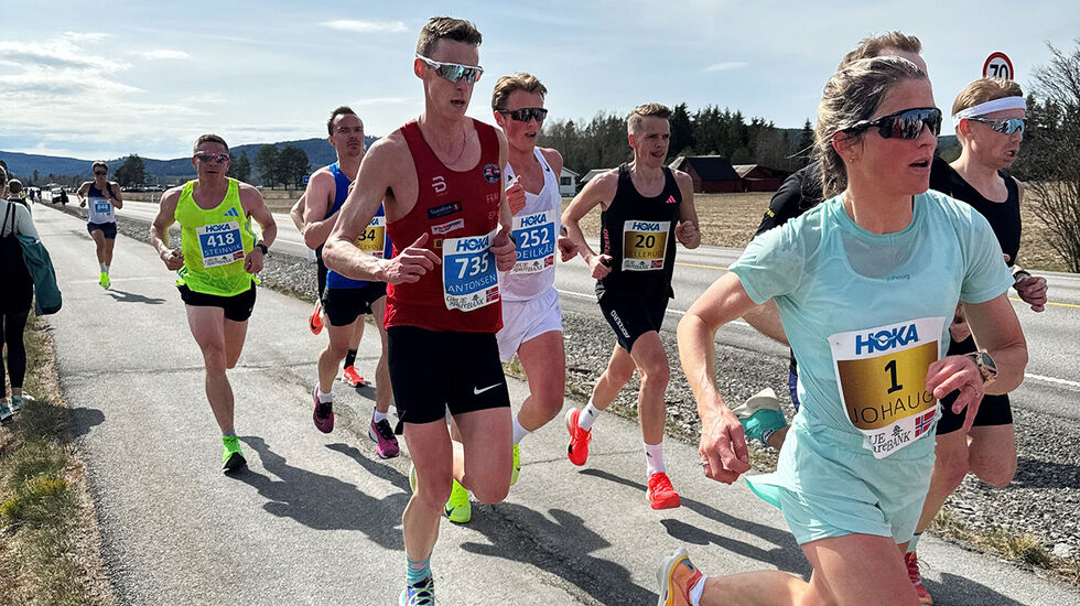Therese Johaug var det store trekkplasteret i fjor. Arrangørene melder om at en utøver både OL- og VM-gull er klar for Grue Halvmaraton i 2025 - og tippekonkurransen er i gang… ( (Foto: Cato Thunes)