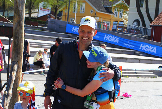 Tobias Dahl Fenre og kona Mari ble begge norgesmestre i NM terrengultra. (Foto: Åsmund Isaksen)