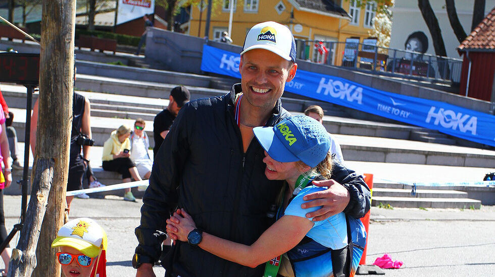 Tobias Dahl Fenre og kona Mari ble begge norgesmestre i NM terrengultra. (Foto: Åsmund Isaksen)