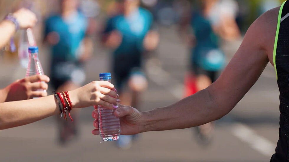 Vann er det smarteste valget for tennene. (Foto: iStockphoto)