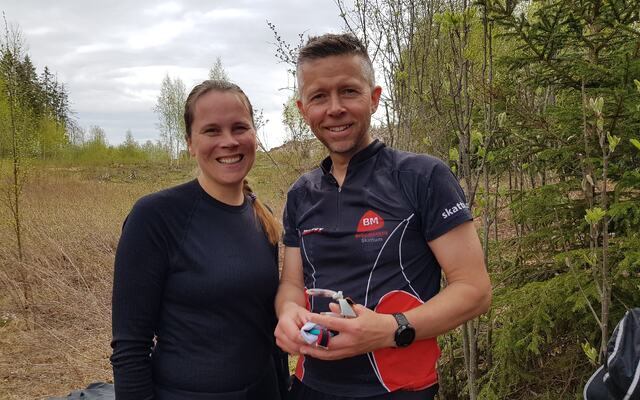 Vinneren av den lengste løypa, Kenneth Bilstad, sammen med Mari Norstad Opsahl som også løp den lengste løypa, men manglet stempling på en post. (Foto: Stein Arne Negård)