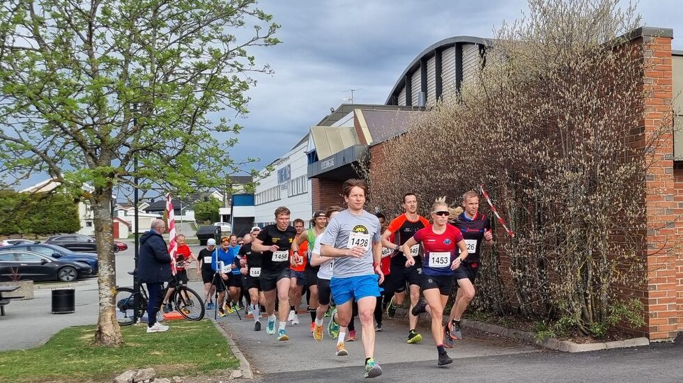 Erlend Engum og Maria Ovidia Ranestad leder an fra start tirsdag kveld. (Foto: Thomas Pedersen)
