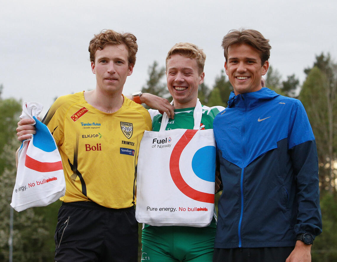 Tre seniorvinnere i Per Halle Invitational: Mathias Flak (5000 meter), Håkon Moe Berg (1500 meter) og Markus Westhagen (800 meter). (Alle foto: Kjell Vigestad)