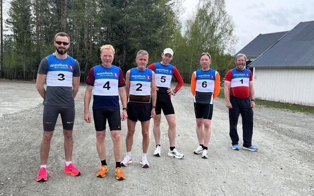 De seks aktive klare for en rask Knartamarsj. (Foto: Heidi Arstad)