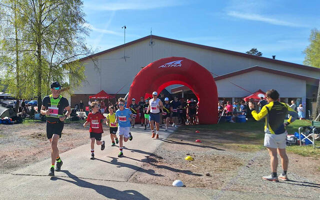 Glenn Hjortefot Jørgensen legger avgårde. Han endte opp som totalvinner i Hagemanns Backyard 2024. (Foto: Arrangøren)