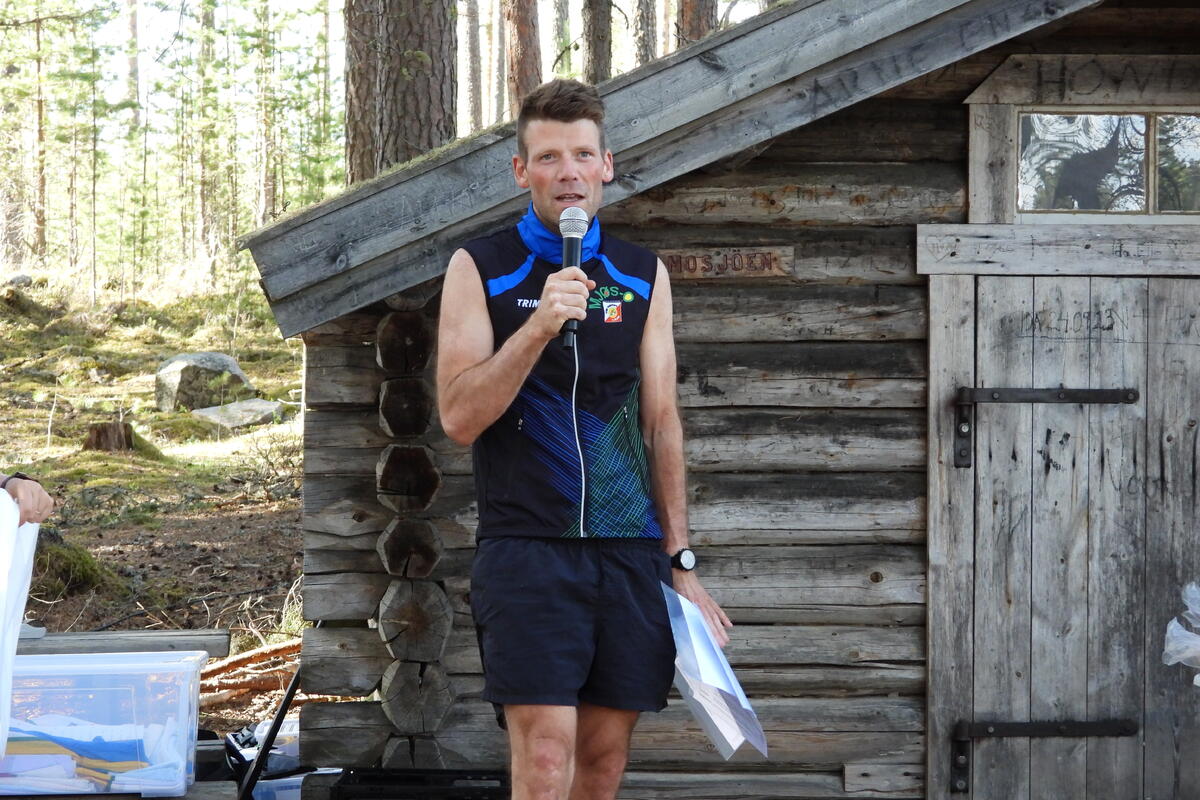 Eskil Sande Gullord ønsker velkommen og infomerer om kveldens løp