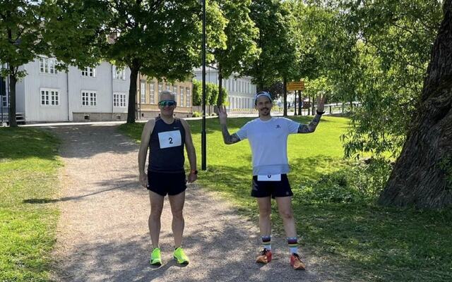 To av de fire som fullførte ultradistansen 50 km, Ole Arne Eiksund (2) og Magnus Thorud, før start. (Foto: Tom-Rune Bertelsen)