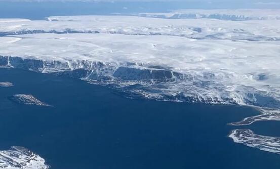 På bilde: Flyfoto av Kongsfjord og Hamnefjell. Foto: Kongsfjord Energi.