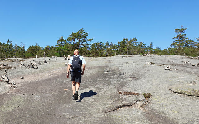 Svaberg, stier, småveier - det er mye fredelig og fint gåterreng å finne. (Foto: Runar Gilberg)