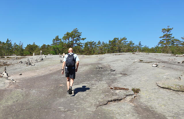 Svaberg, stier, småveier - det er mye fredelig og fint gåterreng å finne. (Foto: Runar Gilberg)