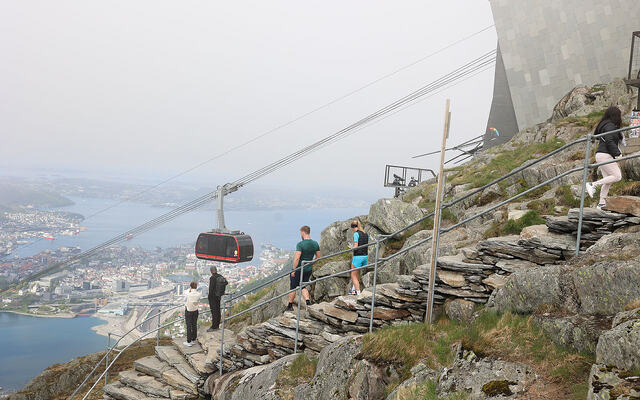 Oppstemten er trappene som går helt opp til øverste stasjon på Ulriksbanen. (Alle foto: Arne Dag Myking)