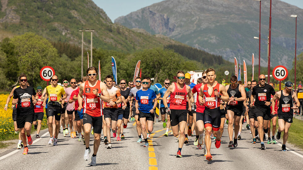 Totalt var det 352 fullførende deltakere i Sømnamile i år. Her fra starten på 10 km. (Alle foto: JanePane Photo)