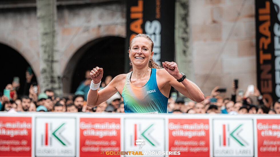 Sylvia Nordskar vinner Zegama Aizkorri. (Foto: @leo_rsl / Golden Trail Series)