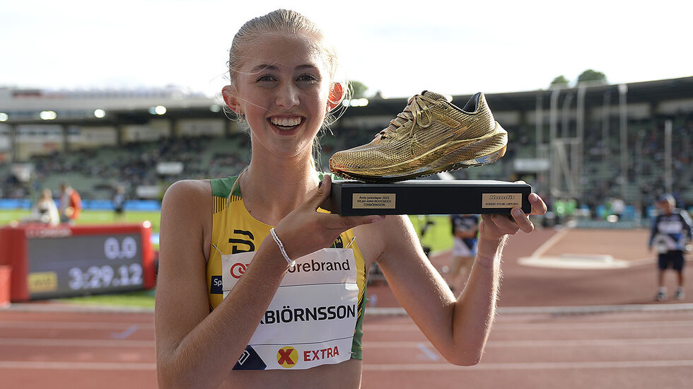 Wilma Anna Bekkemoen Torbiörnsson på Bislett Games i år med gullskoen som beste kvinnelige juniorløper i fjor. (Foto: Bjørn Johannessen)