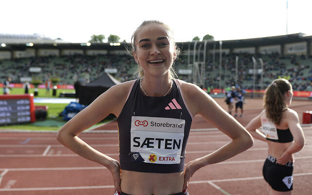 Amalie Sæten hadde all grunn til å smile etter å ha tatt en klar seier i den nasjonale 1500 meteren i Bislett Games. (Foto: Bjørn Johannessen)