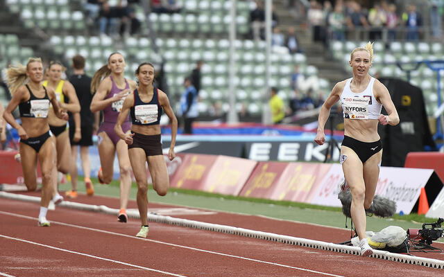 Vant og satte pers: Malin Nyfors vant 800-meteren. (Foto: Bjørn Johannessen)