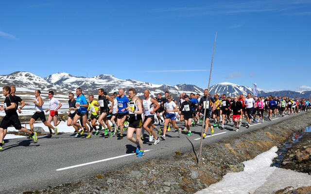 Arkivbilde fra starten av Fjellmaraton. (Foto: valdres.no)