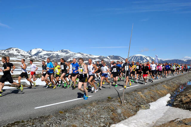 Arkivbilde fra starten av Fjellmaraton. (Foto: valdres.no) Arkivbilde fra starten av Fjellmaraton. (Foto: valdres.no)
