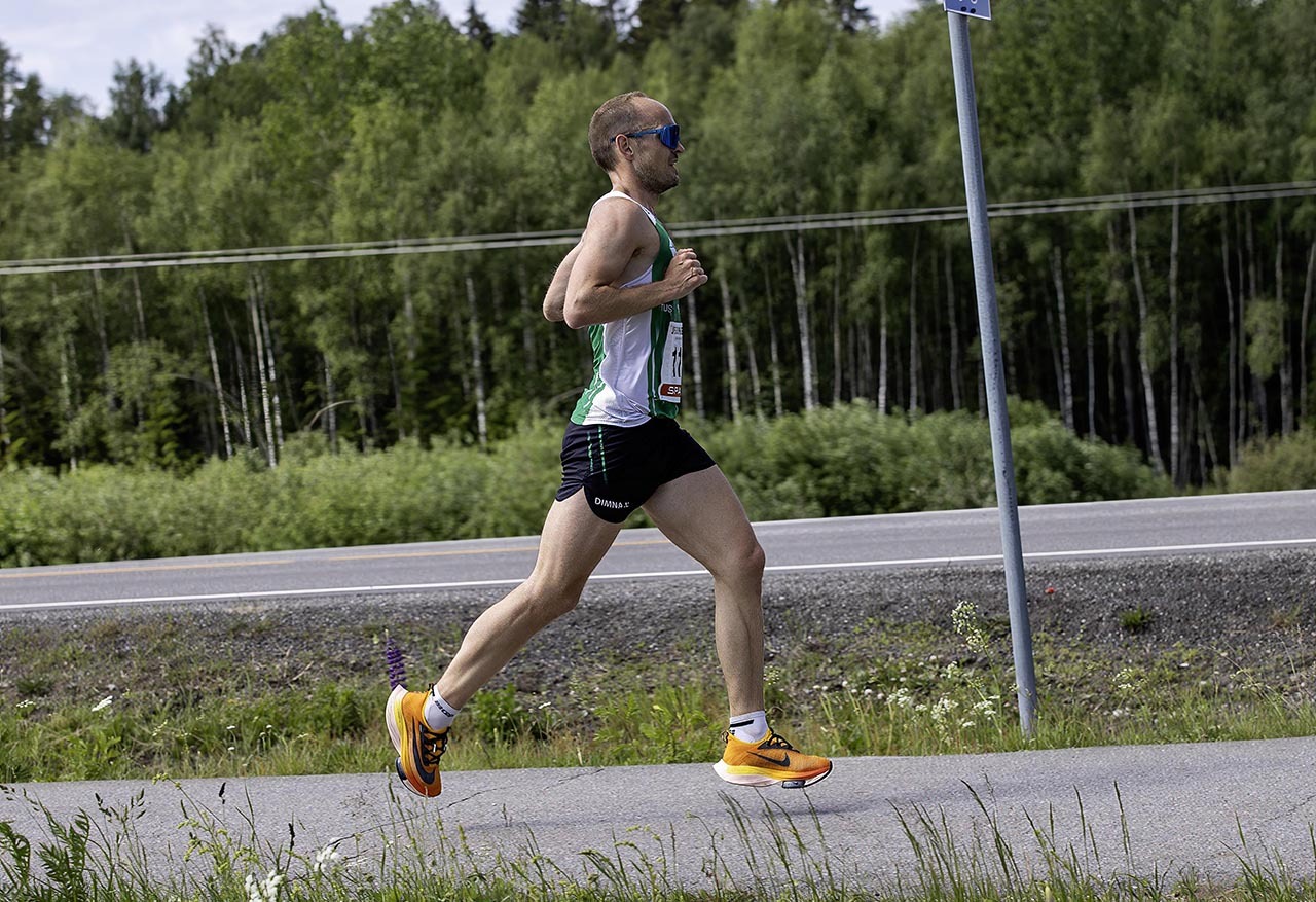 Olger Breivik Pedersen fra Dimna lop halvmaraton paa 1.19.12.jpg