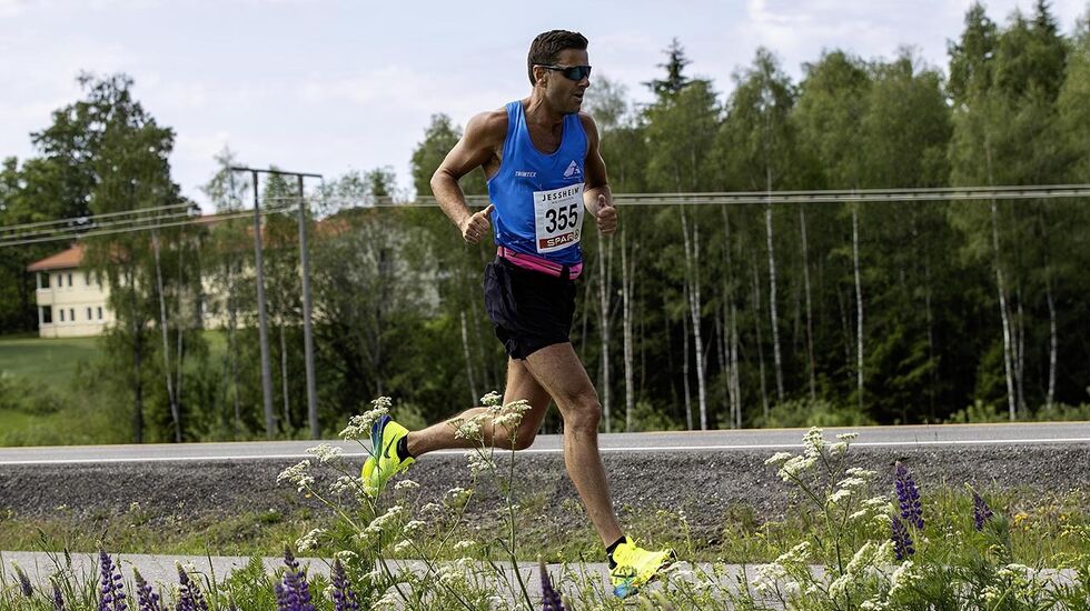 Robert Hisdal da han vant Jessheim Halvmaraton 2. juni i år. (Foto: Bjørn Hytjanstorp)