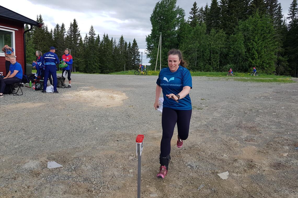 Nina Smestad mot mål etter 5,5 km. (Foto: Stein Arne Negård)