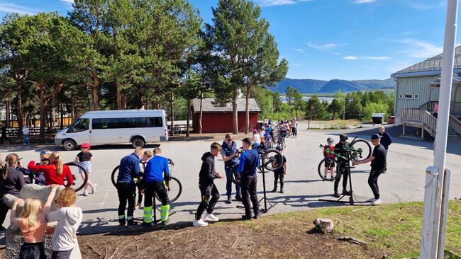 Lang kø på Elvebakken skole