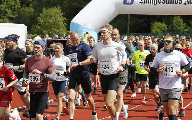 Starten går for årets Haugesund Avis Halvmaraton. (Foto: Torbjørn Fjeldheim HIL)