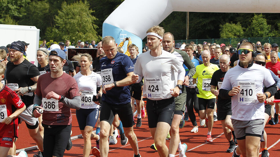 Starten går for årets Haugesund Avis Halvmaraton. (Foto: Torbjørn Fjeldheim HIL)