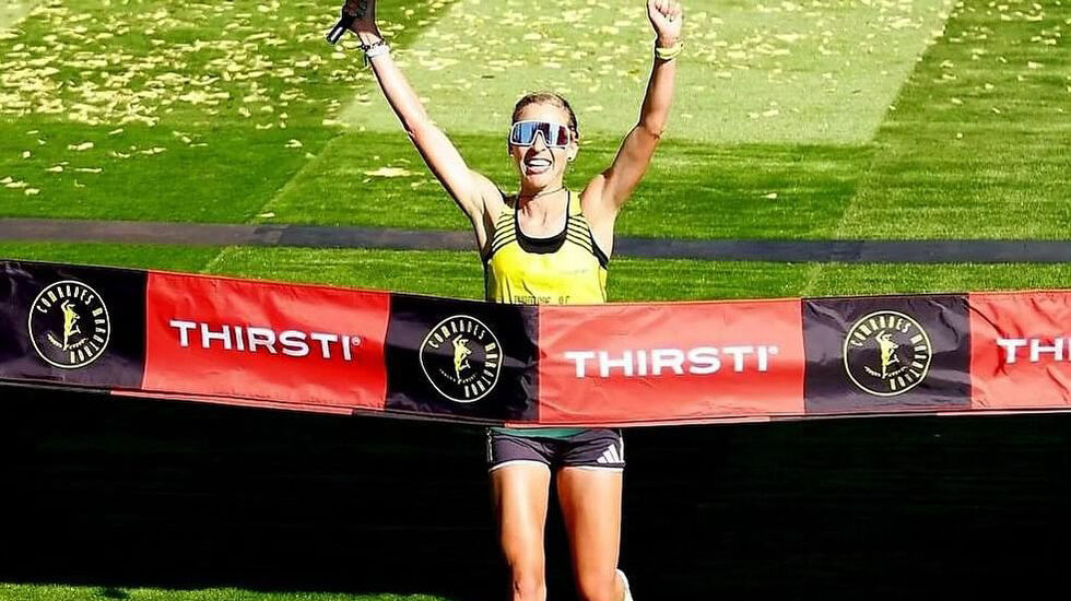Gerda Steyn kunne juble for løyperekord og sin tredje seier i Comrades Marathon. (Foto: arrangøren)
