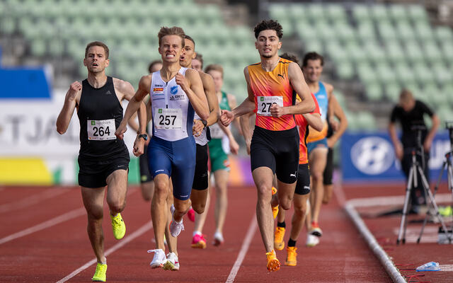 Sigurd Tveit (257) spurta inn til seier på 800 meteren under Boysen Memorial. (Foto: Samuel Hafsahl)