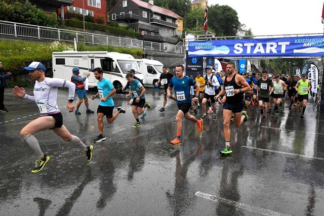 Startskuddet går for en fuktig havmaraton i 2022. I år er værutsiktene betydelig bedre.