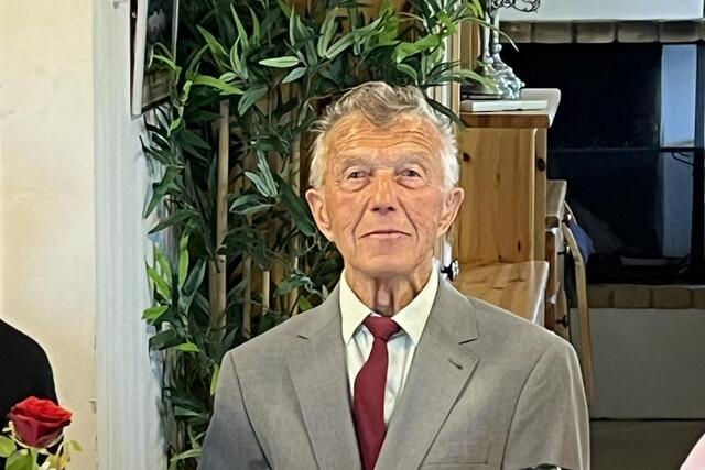 Rolf Hansen på sin 90-årsdag på Furumoen på Galterud søndag 23. juni. (Foto: Heidi Aarstad)