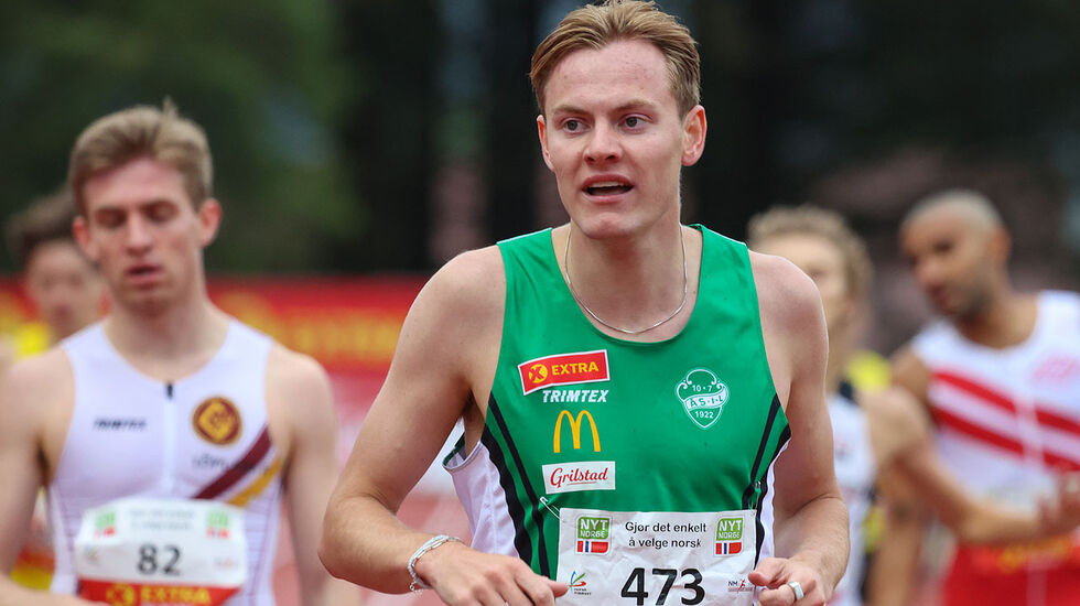Ole Jakob Høsteland Solbu løp taktisk klokt og sikret seg en forventet finaleplass med seier i det andre av de tre forsøksheatene på 800 meter. (Foto: Arne Dag Myking)