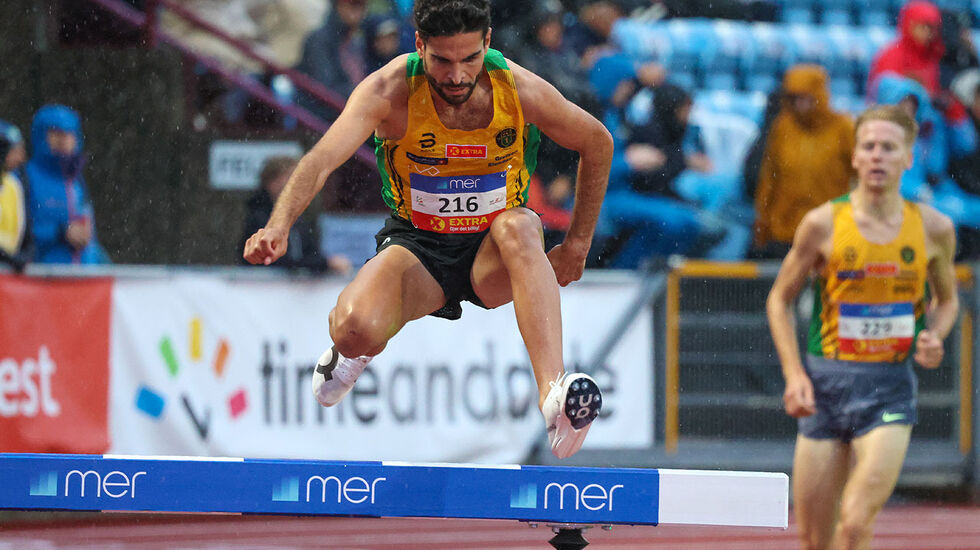 Jacob Boutera satset fra start og forsvarte favorittstempelet på 3000 meter hinder. (Foto: Arne Dag Myking)