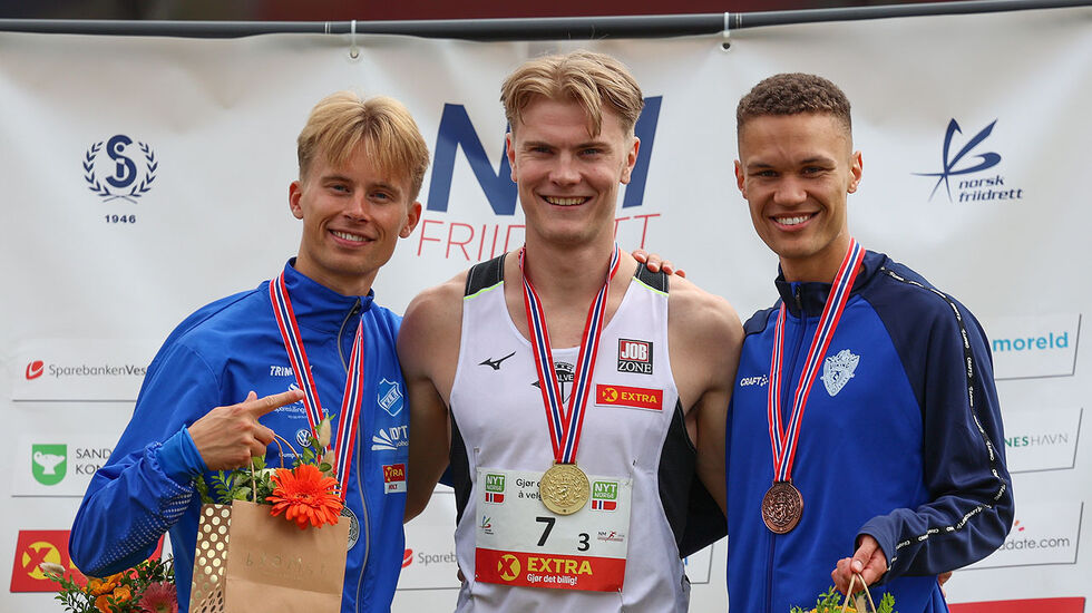 De tre beste: Gull til Tobias Grønstad (midten), sølv til Sigurd Tveit (t.v) og bronse til Luca Thompson (t.h.) (Foto: Arne Dag Myking)