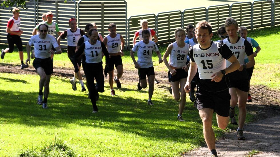Fra starten for det andre Brenneriløpet i 2011 med Tor Jonas Onsrud i tet. (Foto: Rolf Bakken)