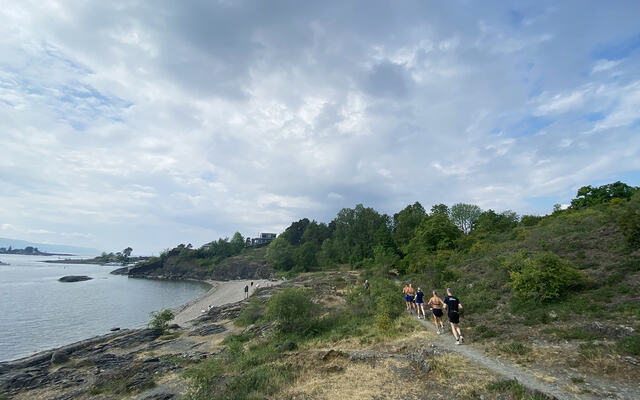 Med god trening – gjerne i godt selskap i vakker natur – er det fullt mulig å utvikle formen i ferien. (Foto: Lars-Fredrik Forberg)