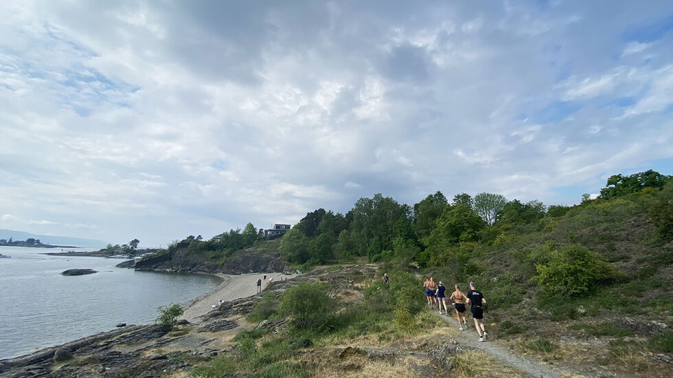 Med god trening – gjerne i godt selskap i vakker natur – er det fullt mulig å utvikle formen i ferien. (Foto: Lars-Fredrik Forberg)