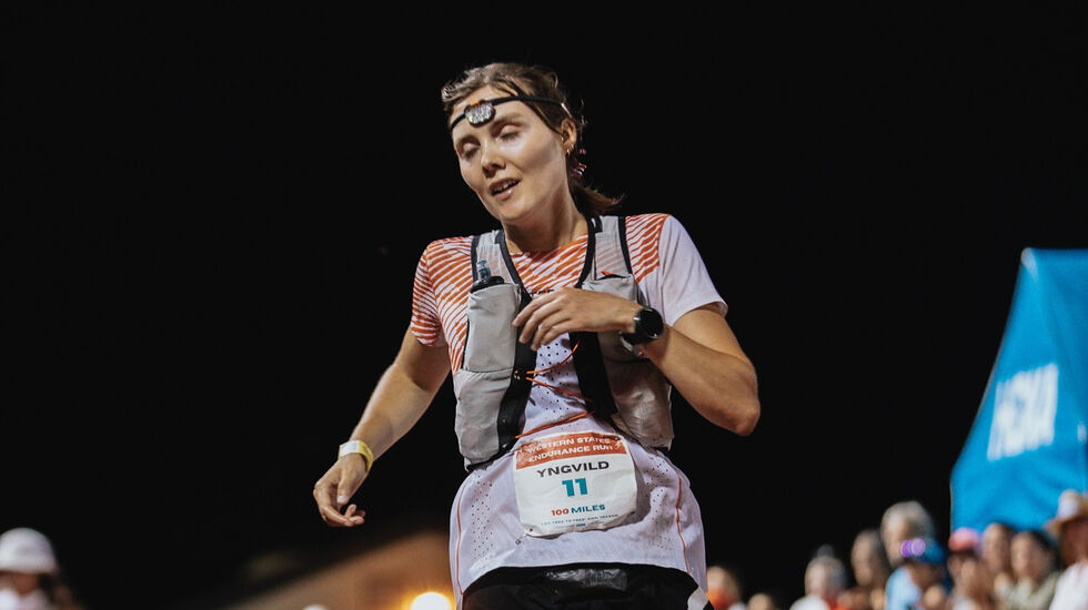 Yngvild Kaspersen kunne krysse mållinja som kvinne nummer fem etter at 161 tøffe kilometer var unnagjort. (Foto: arrangøren)