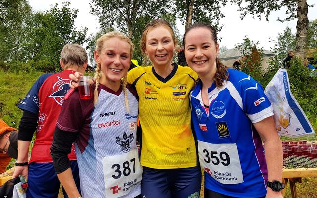 De tre beste i D21 på søndagens langdistanse (fra høyre): Ingerid Lundanes, Gøril Rønning Sund og Marion Huber Kaas. (Foto: Stein Arne Negård)