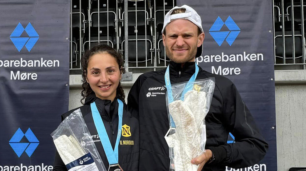 Francesca Bajada og Are Fetveit vant halvmaratondistansen i Kristiansund Havmaraton. (Foto fra arrangørens facebookside)