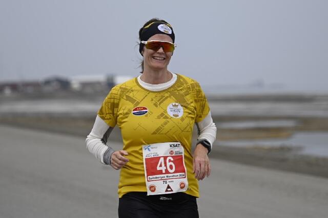Elisabeth Hæve i aksjon i Spitsbergen Maraton i år. (Foto: Jon Anders Dalan)