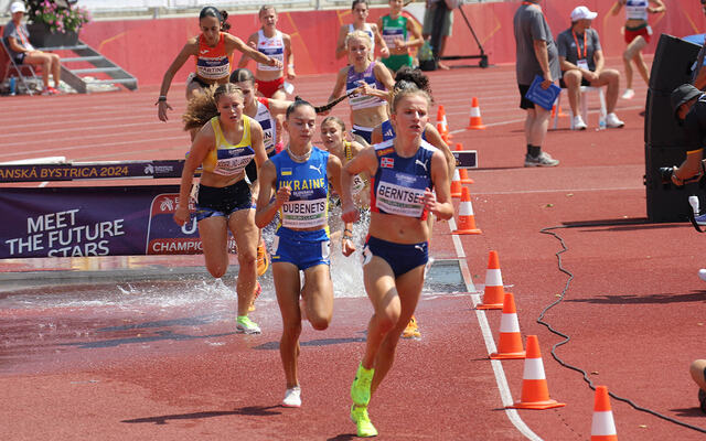 Astrid Cecilie Berntsen fikk en veldig god start på europamesterskapet. Det ble seier i forsøksheatet på 2000 meter hinder. (Foto: Hilde Stokvold Gundersen)