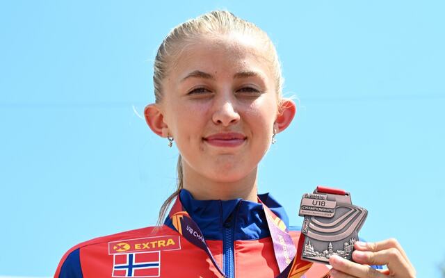 Ullensaker/Kisa ILs Wilma Anna Bekkemoen Torbiørnsson med bronsemedaljen etter 1500 meteren. (Foto: Vestpress)