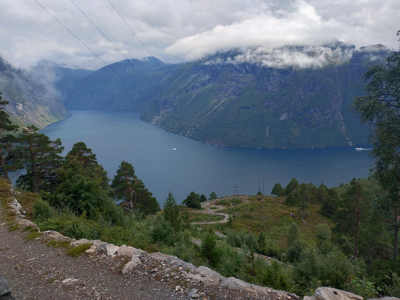 Utsikt-fjord-VO0nLCPcLpGBIY0nU5LYOYaUtqJjZ8ghv_lBVIknvRA-2048x1536.jpg