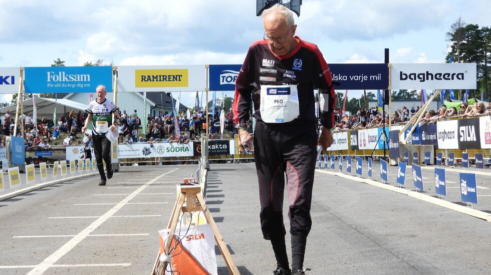 Peo Bengtsson (90) var med å starte O-Ringen i 1965 - og deltar fortsatt sammen med rundt ti andre i klasse H90. (Foto: Stein Arne Negård)