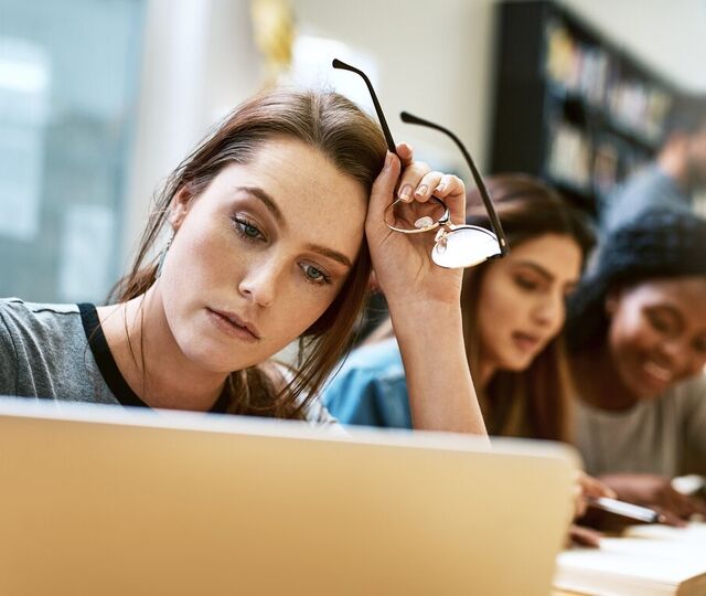 Hjelp medarbeidere som sliter med ensomhet